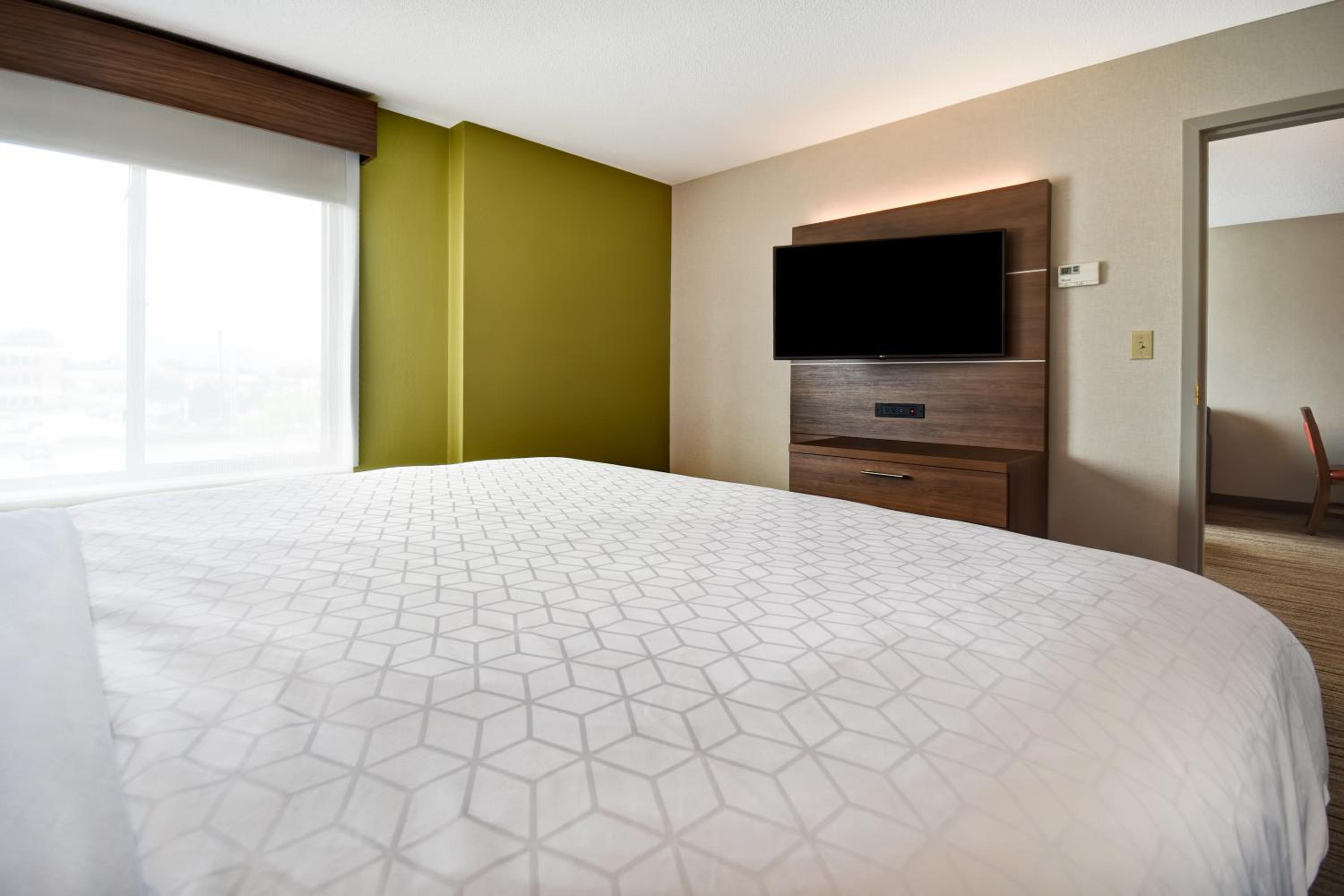 holiday inn express newport north middletown by ihg