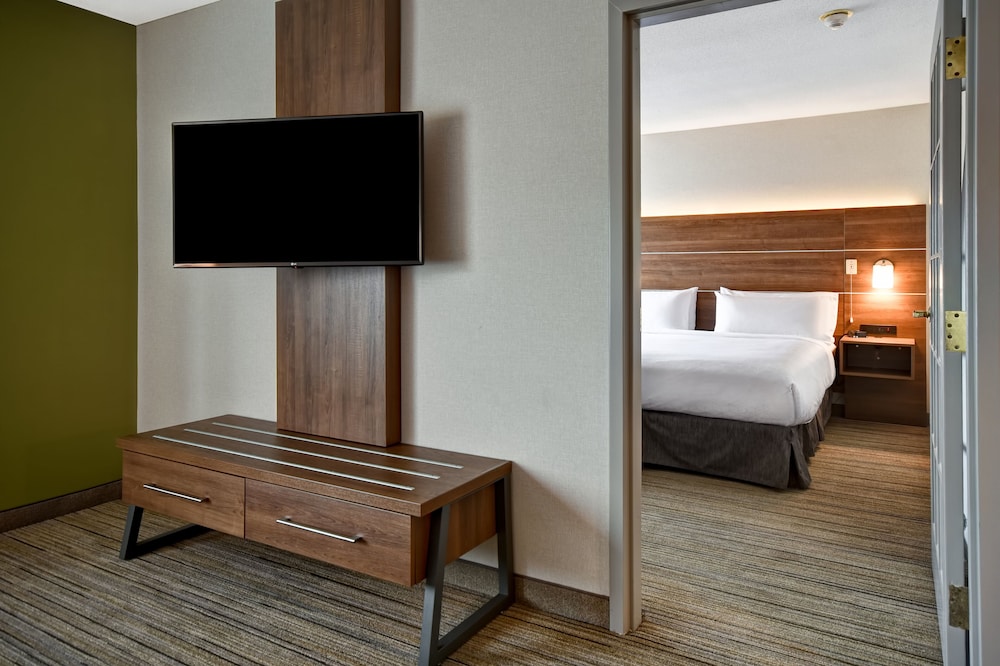 holiday inn express newport north middletown by ihg