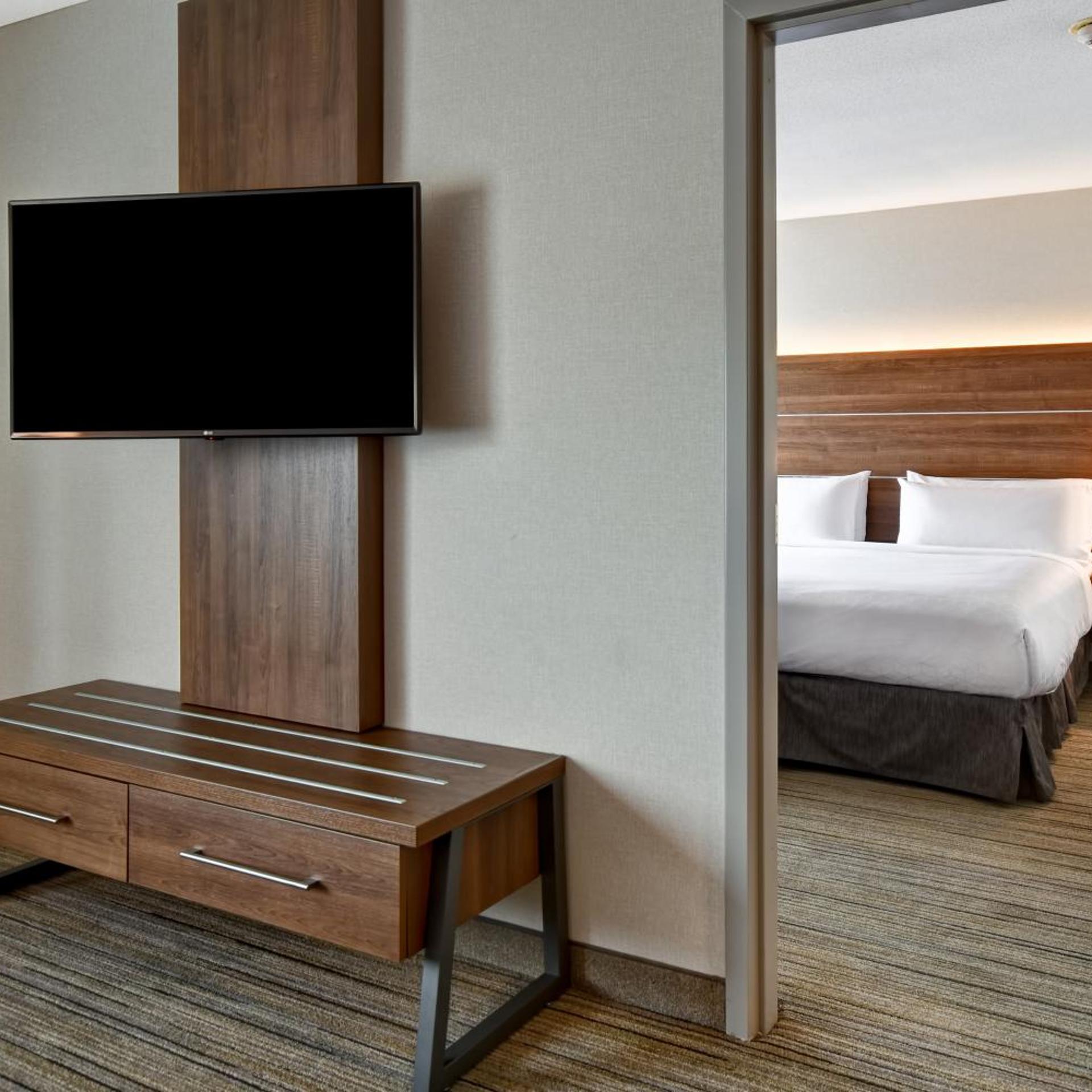 holiday inn express newport north middletown by ihg
