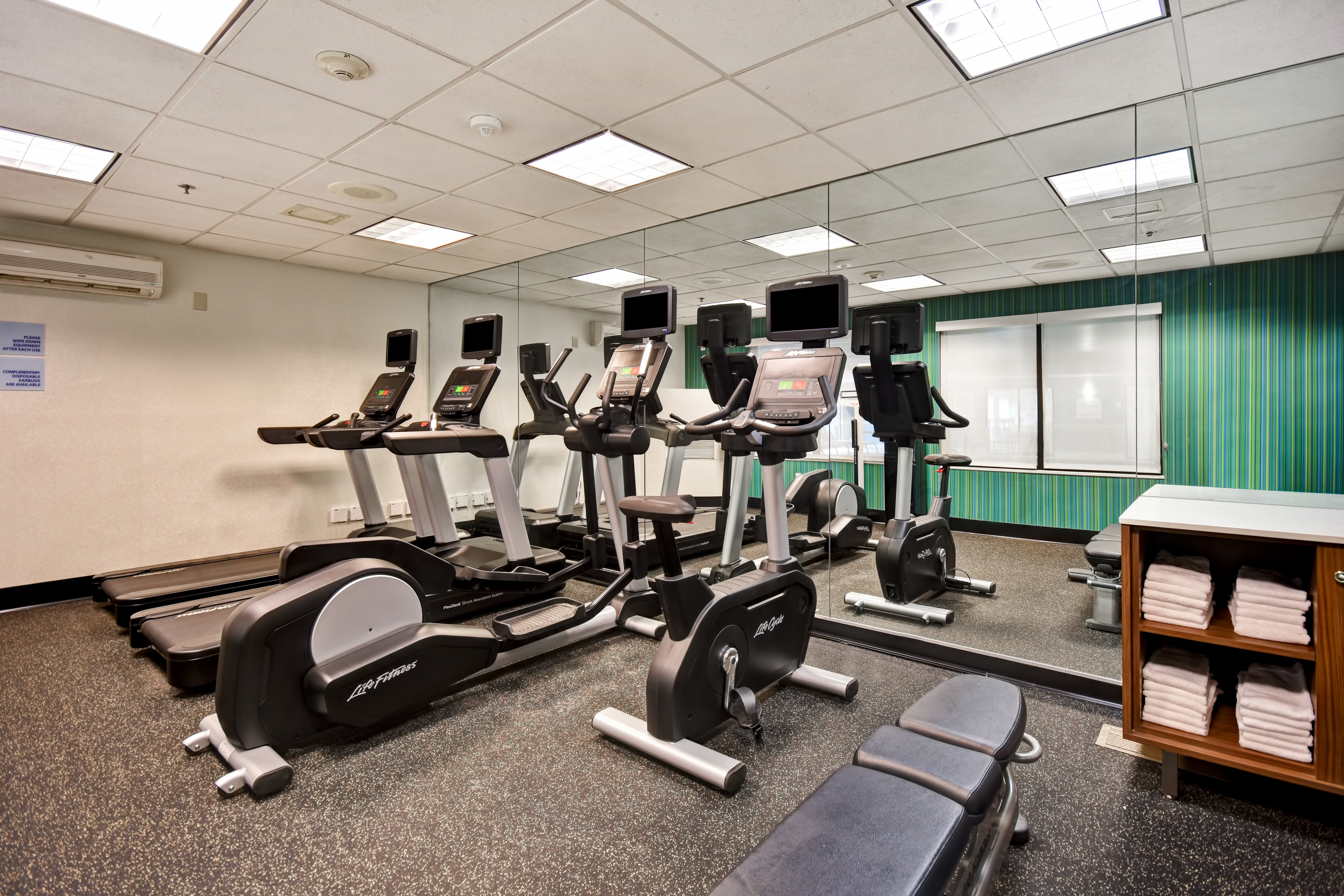 holiday inn express newport north middletown by ihg