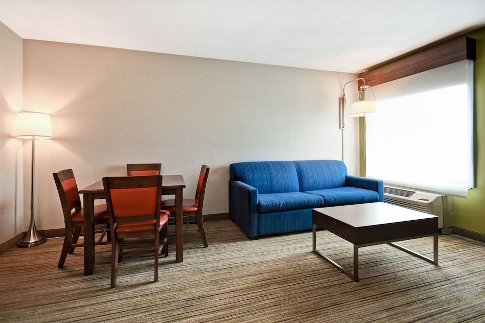 holiday inn express newport north middletown by ihg