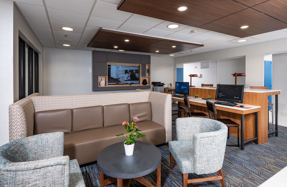 holiday inn express newport north middletown by ihg