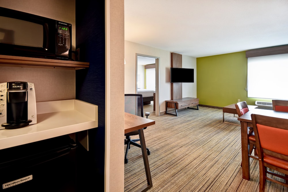 holiday inn express newport north middletown by ihg