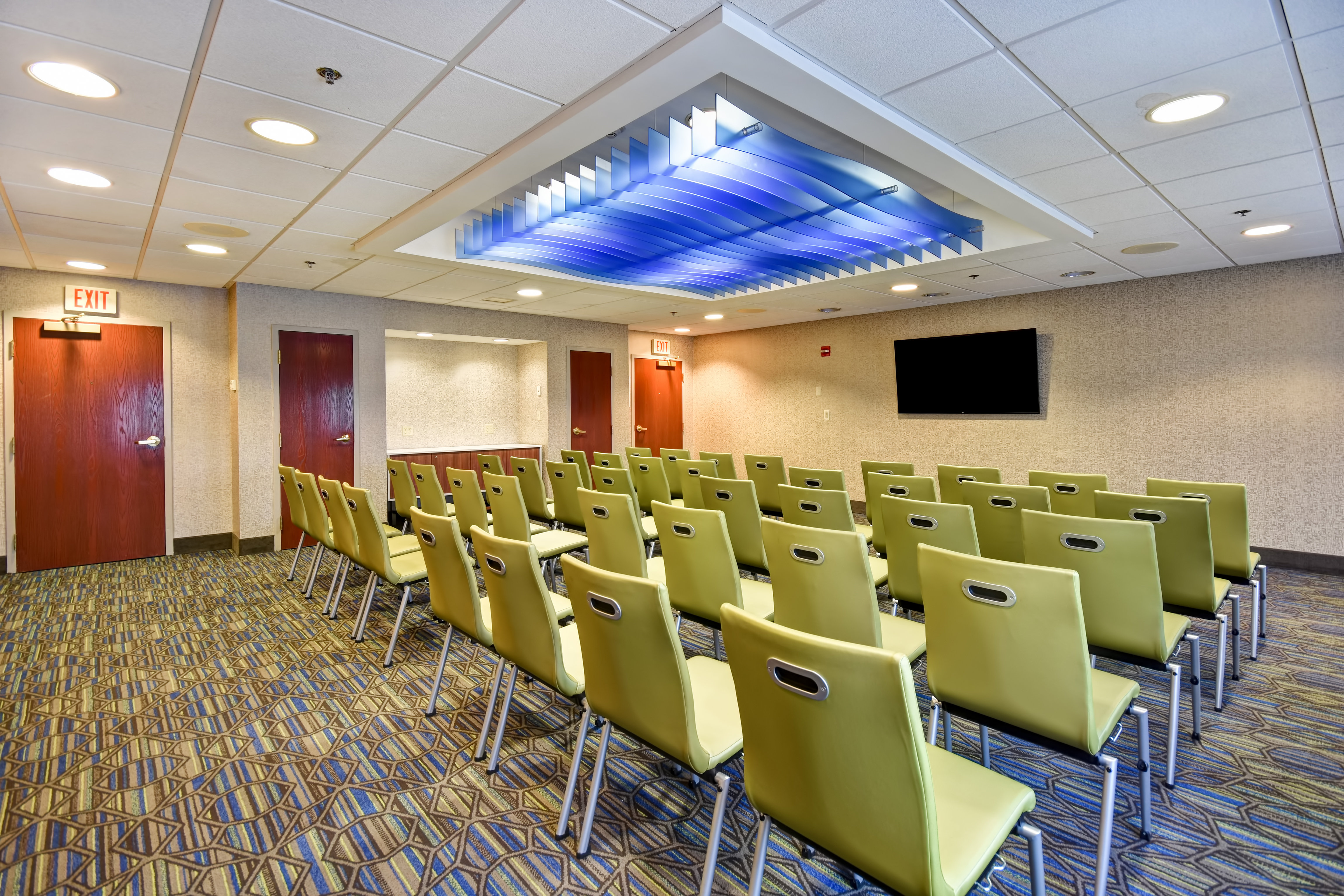 holiday inn express newport north middletown by ihg