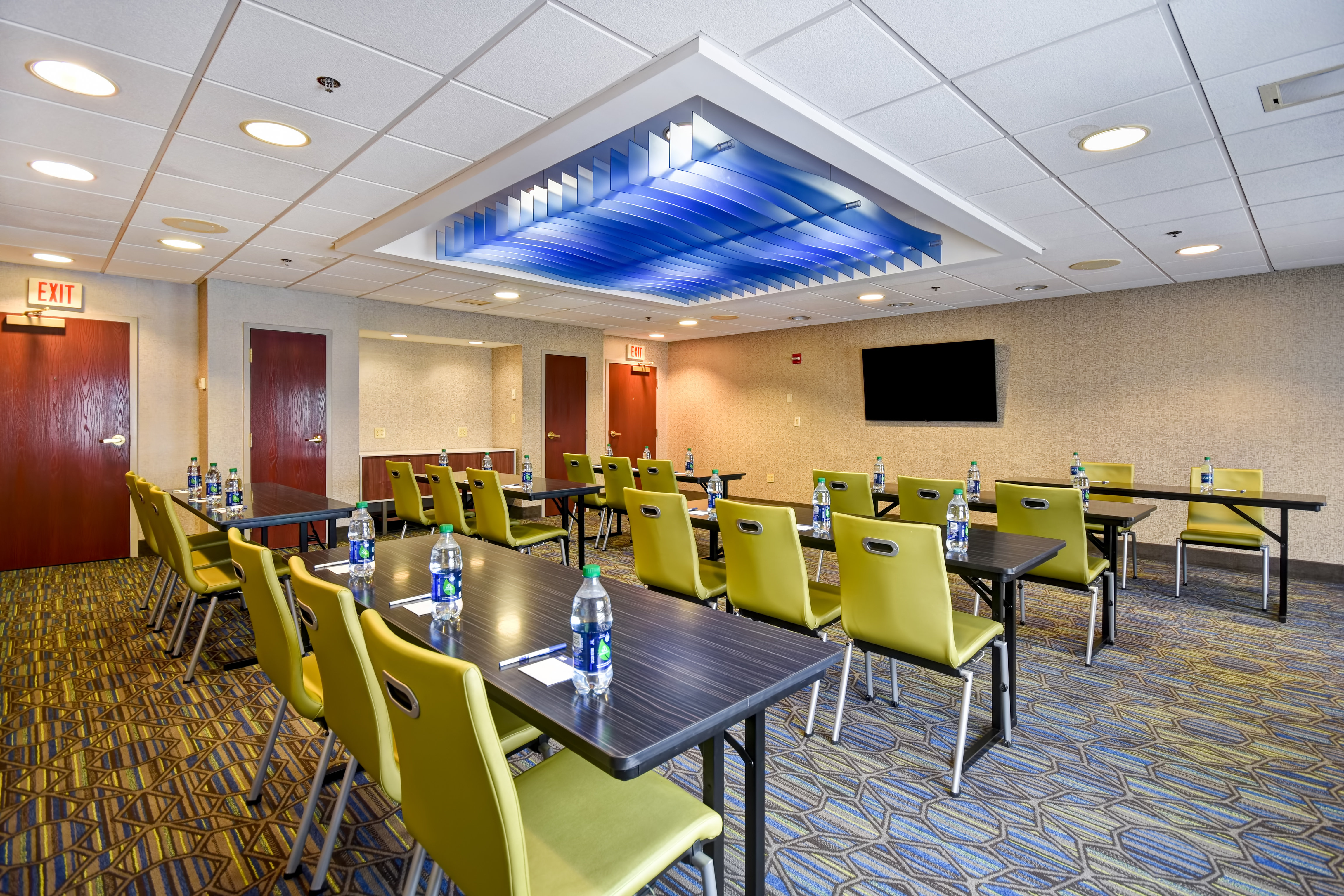 holiday inn express newport north middletown by ihg