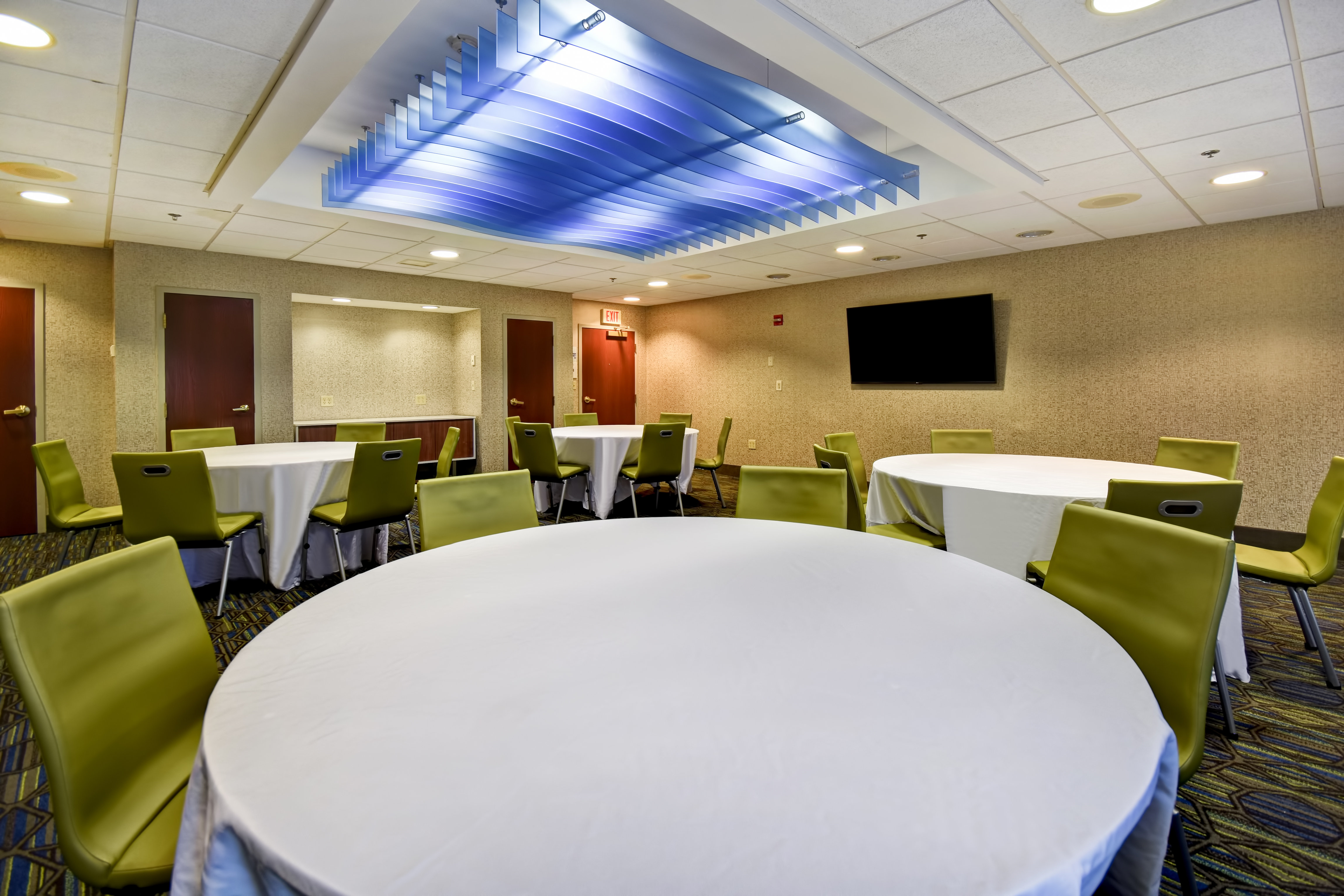 holiday inn express newport north middletown by ihg