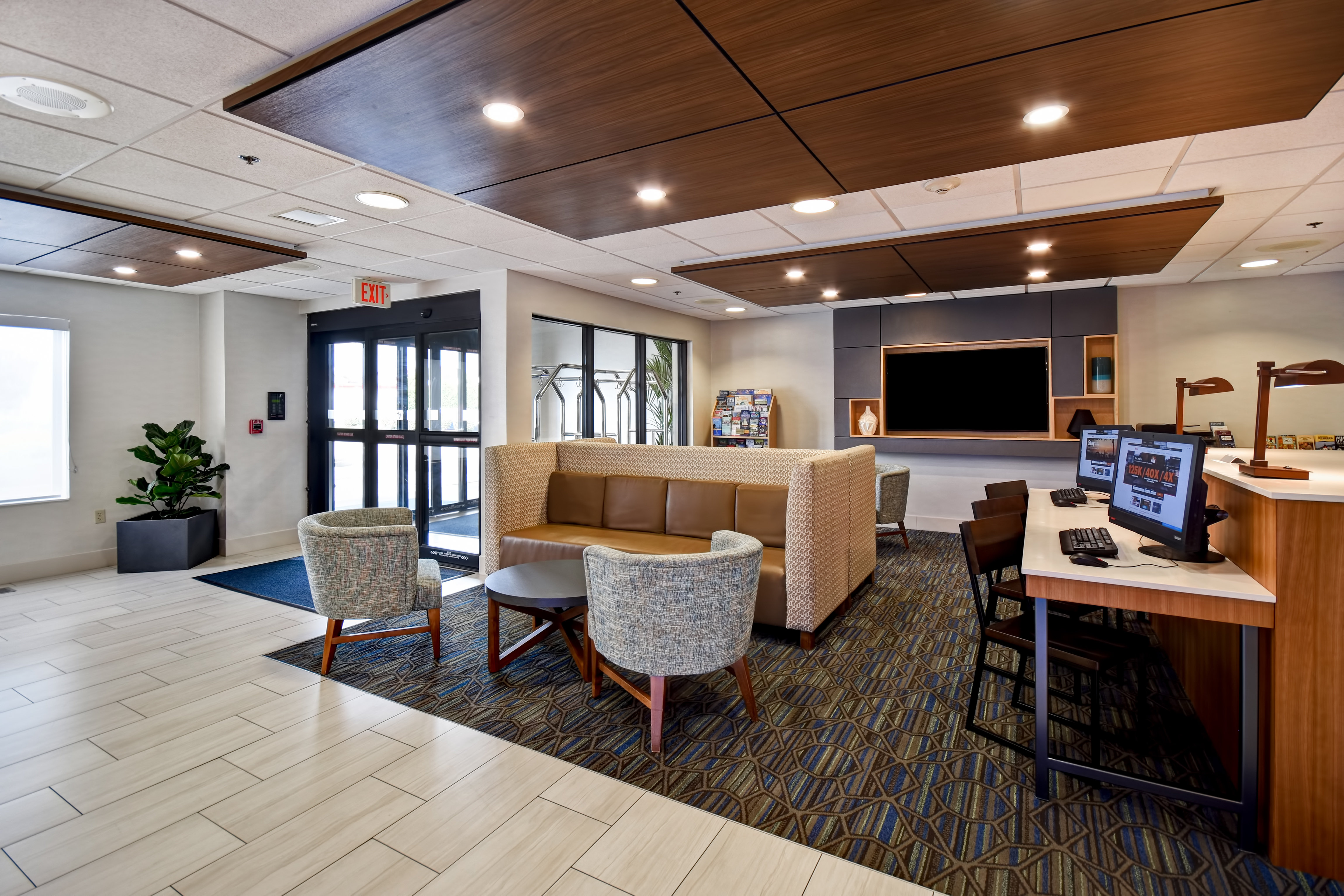 holiday inn express newport north middletown by ihg
