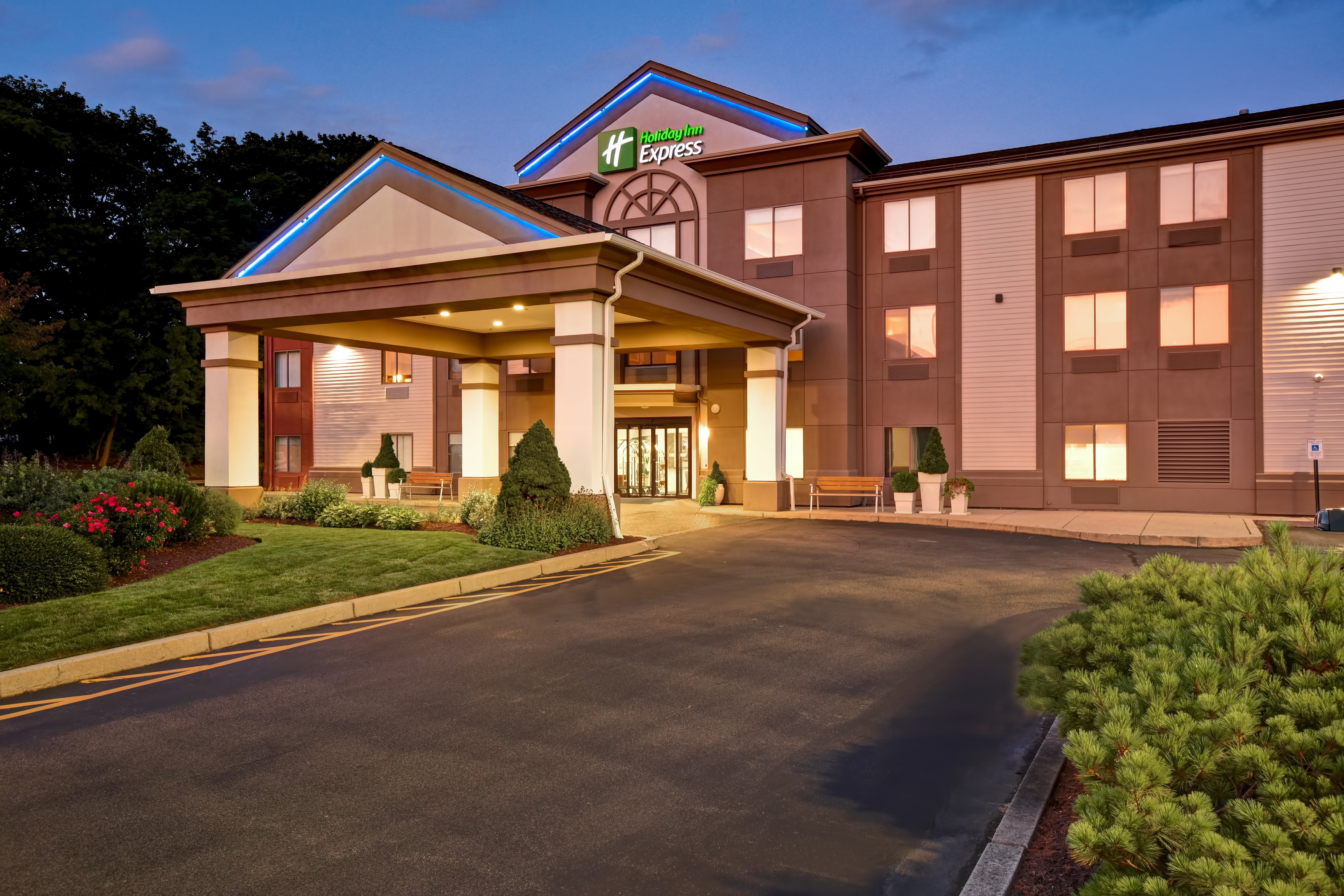 holiday inn express newport north middletown by ihg