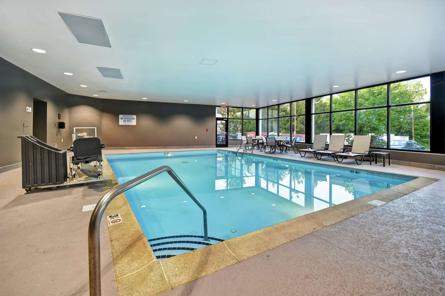 hampton inn i 75 lexington hamburg area
