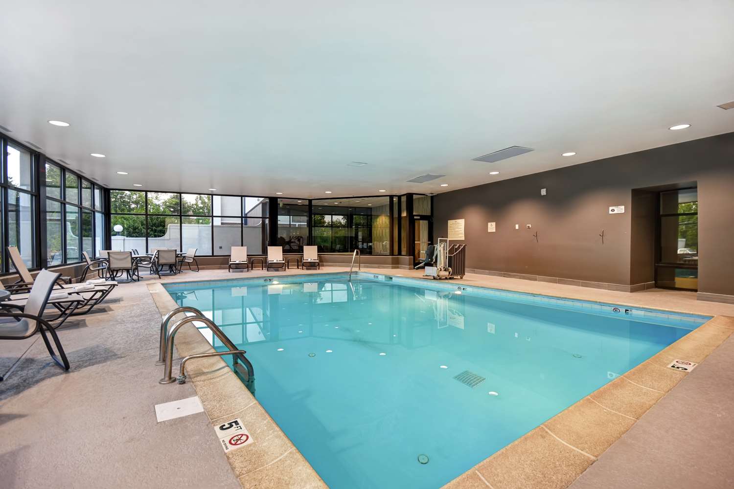 hampton inn i 75 lexington hamburg area