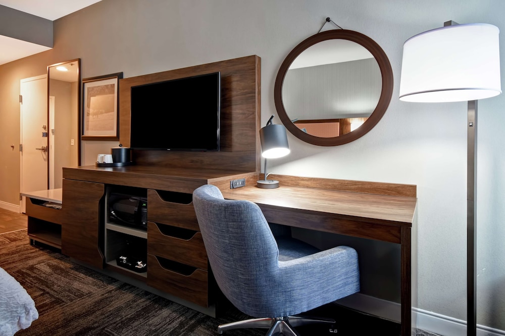 hampton inn i 75 lexington hamburg area