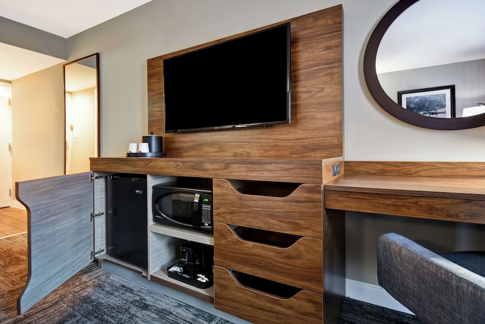 hampton inn i 75 lexington hamburg area