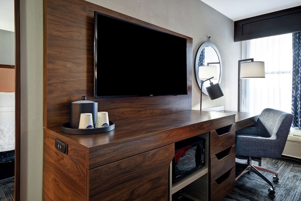 hampton inn i 75 lexington hamburg area