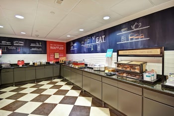 hampton inn i 75 lexington hamburg area