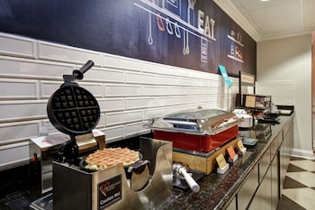 hampton inn i 75 lexington hamburg area