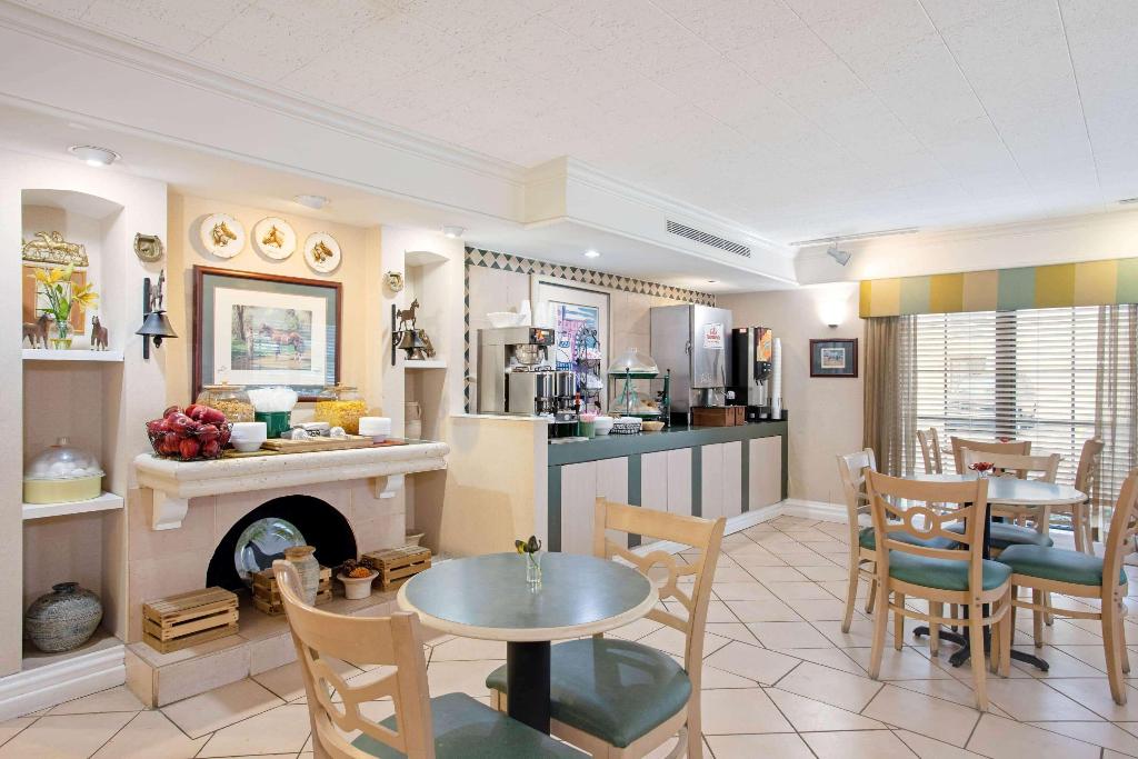 la quinta inn lexington horse park