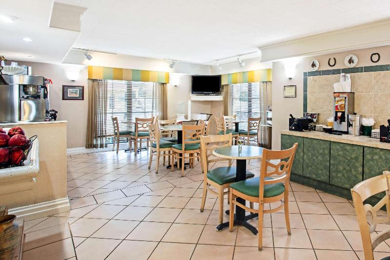 la quinta inn lexington horse park