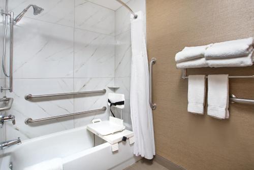 holiday inn express berea by ihg