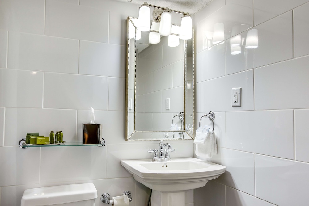 the campbell house lexington curio collection by hilton