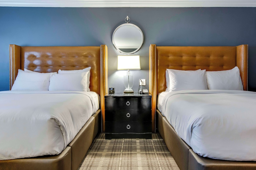 the campbell house lexington curio collection by hilton
