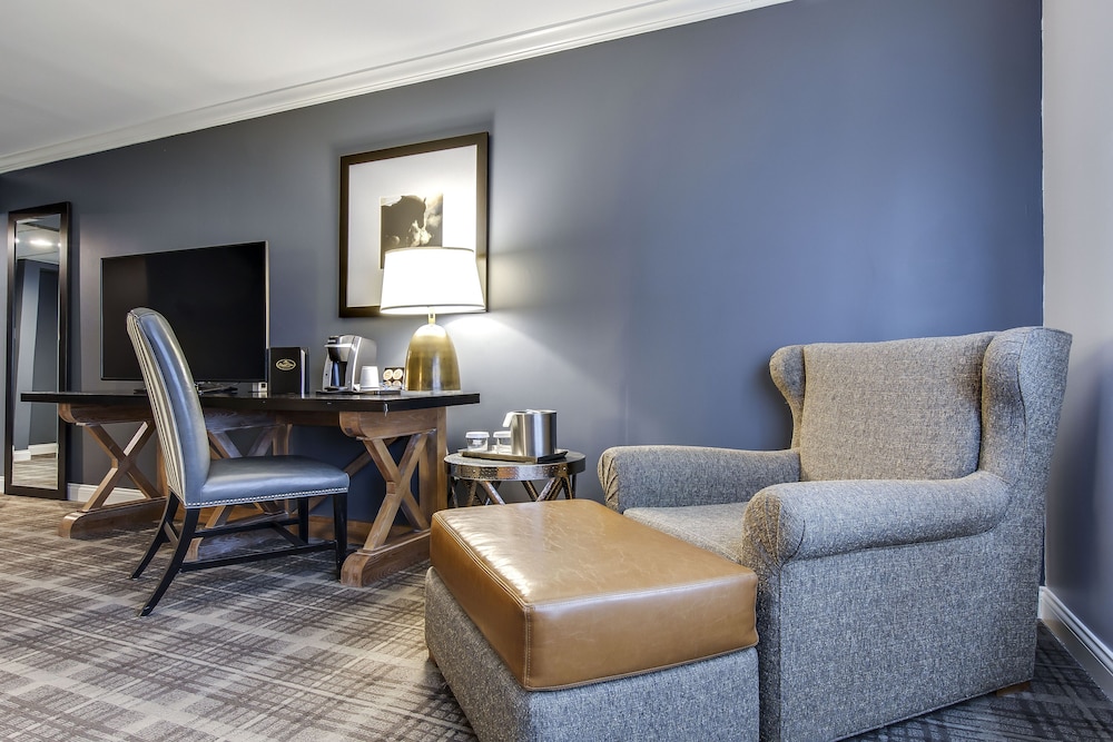 the campbell house lexington curio collection by hilton