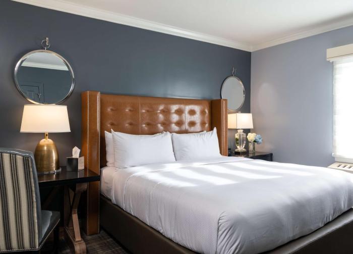 the campbell house lexington curio collection by hilton