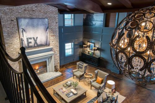 the campbell house lexington curio collection by hilton