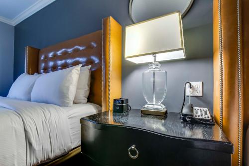 the campbell house lexington curio collection by hilton