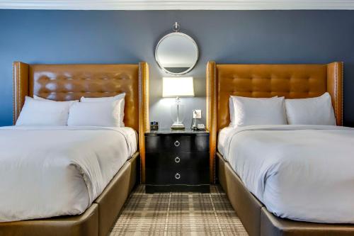 the campbell house lexington curio collection by hilton