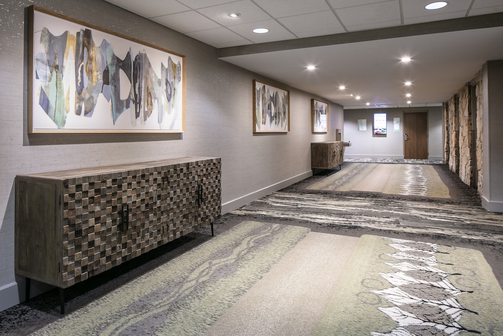holiday inn hotel and suites des moines northwest