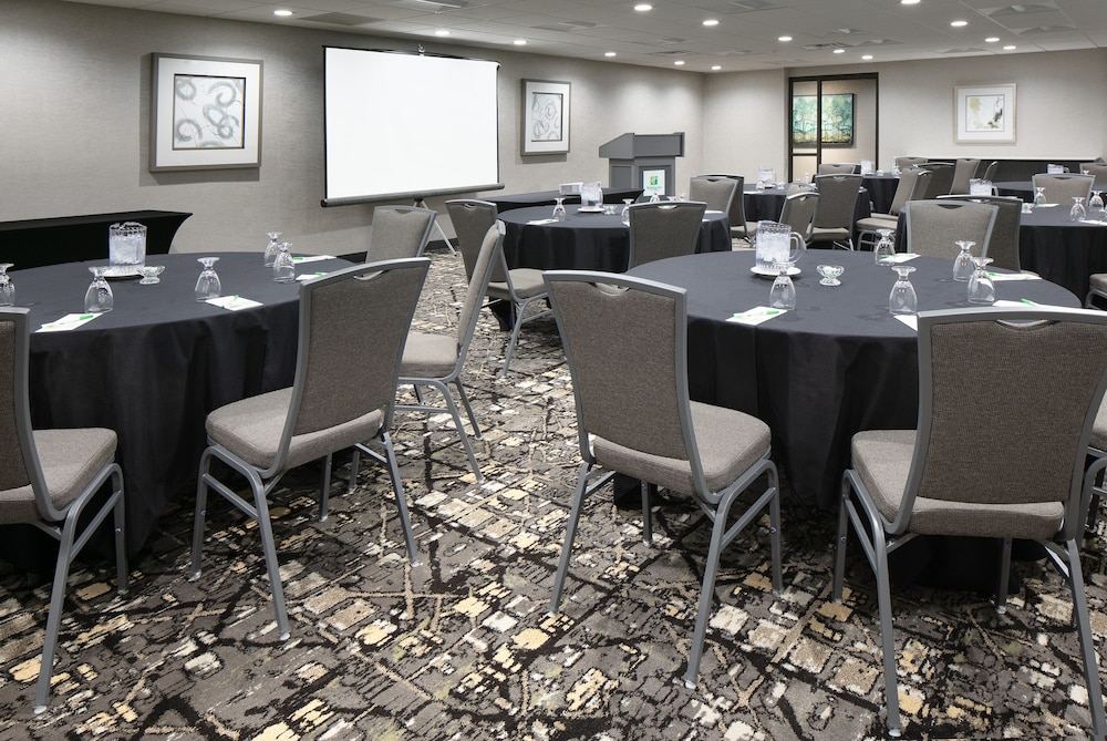 holiday inn hotel and suites des moines northwest