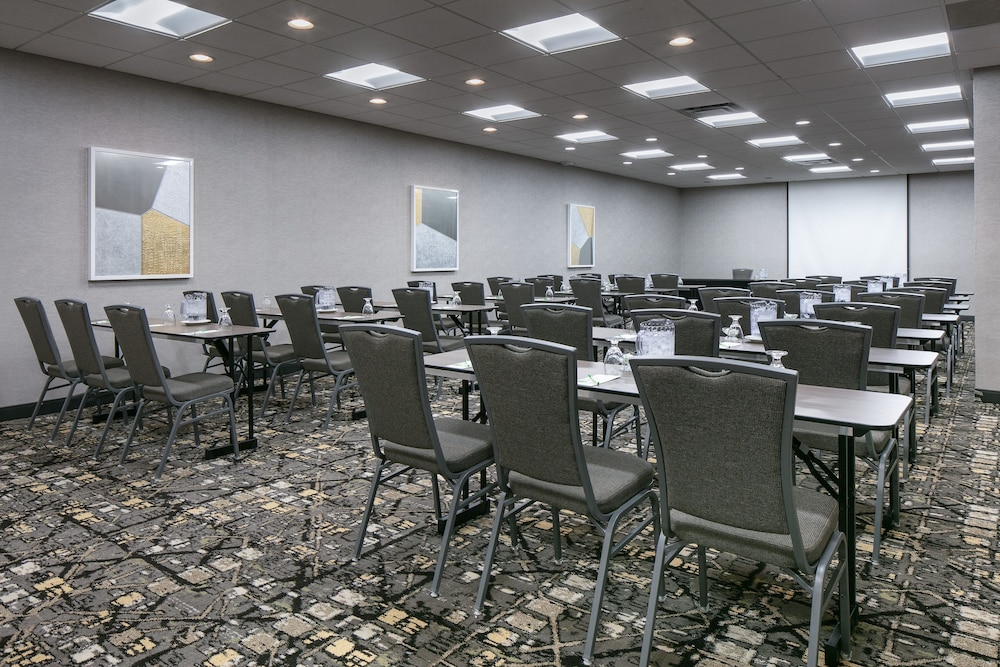 holiday inn hotel and suites des moines northwest