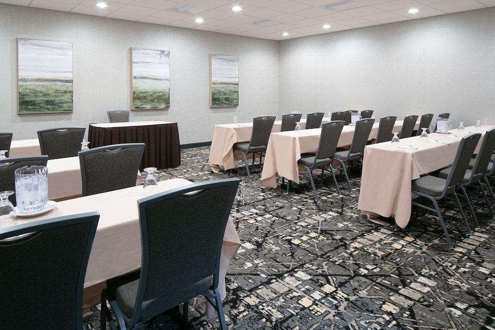 holiday inn hotel and suites des moines northwest