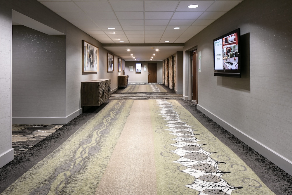 holiday inn hotel and suites des moines northwest