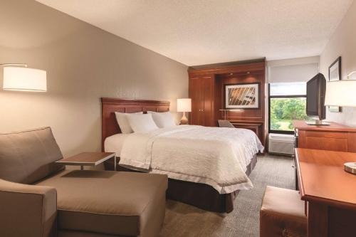 hampton inn des moines airport