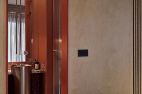 the newel metaxourgeio