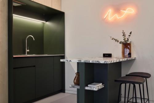 the newel metaxourgeio