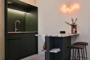 the newel metaxourgeio