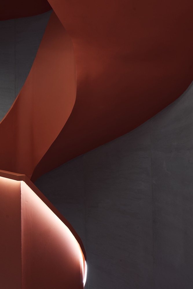 the newel metaxourgeio