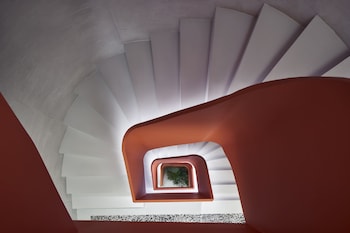 the newel metaxourgeio