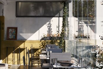 the newel metaxourgeio