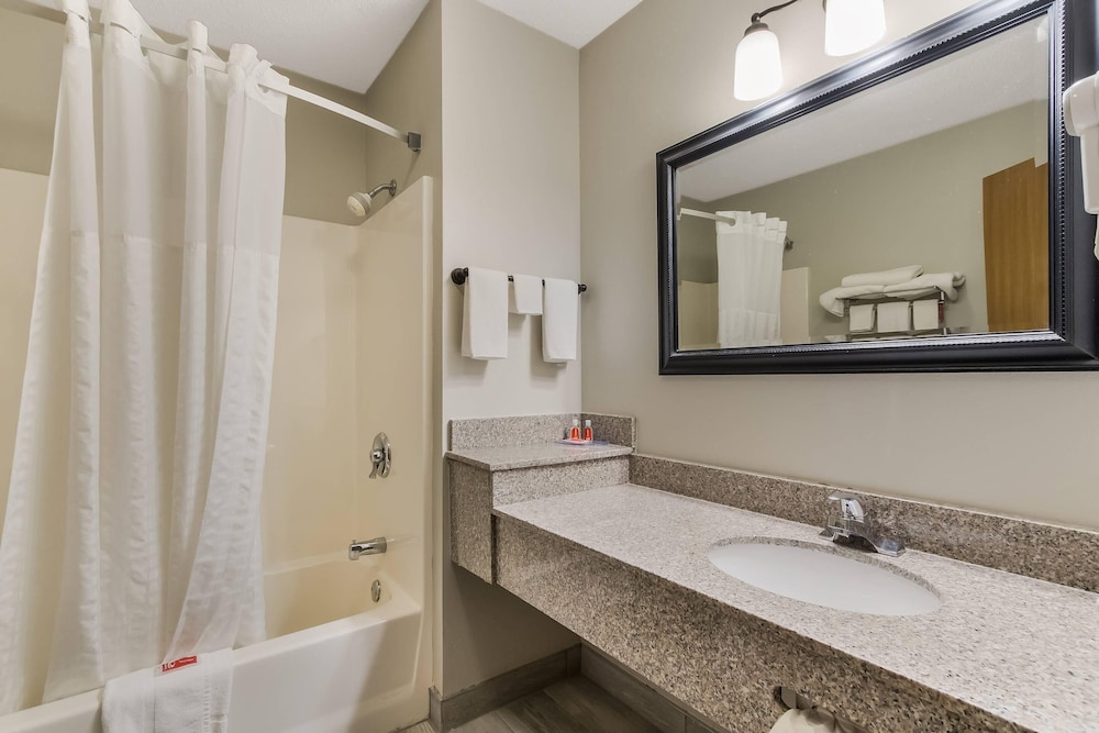 econo lodge inn and suites