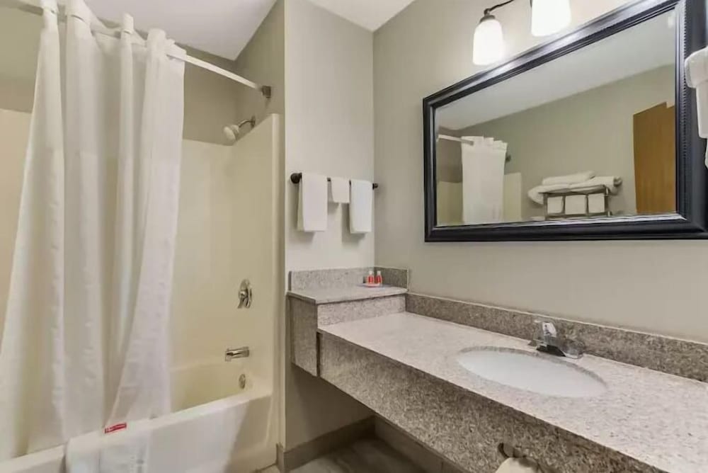 econo lodge inn and suites