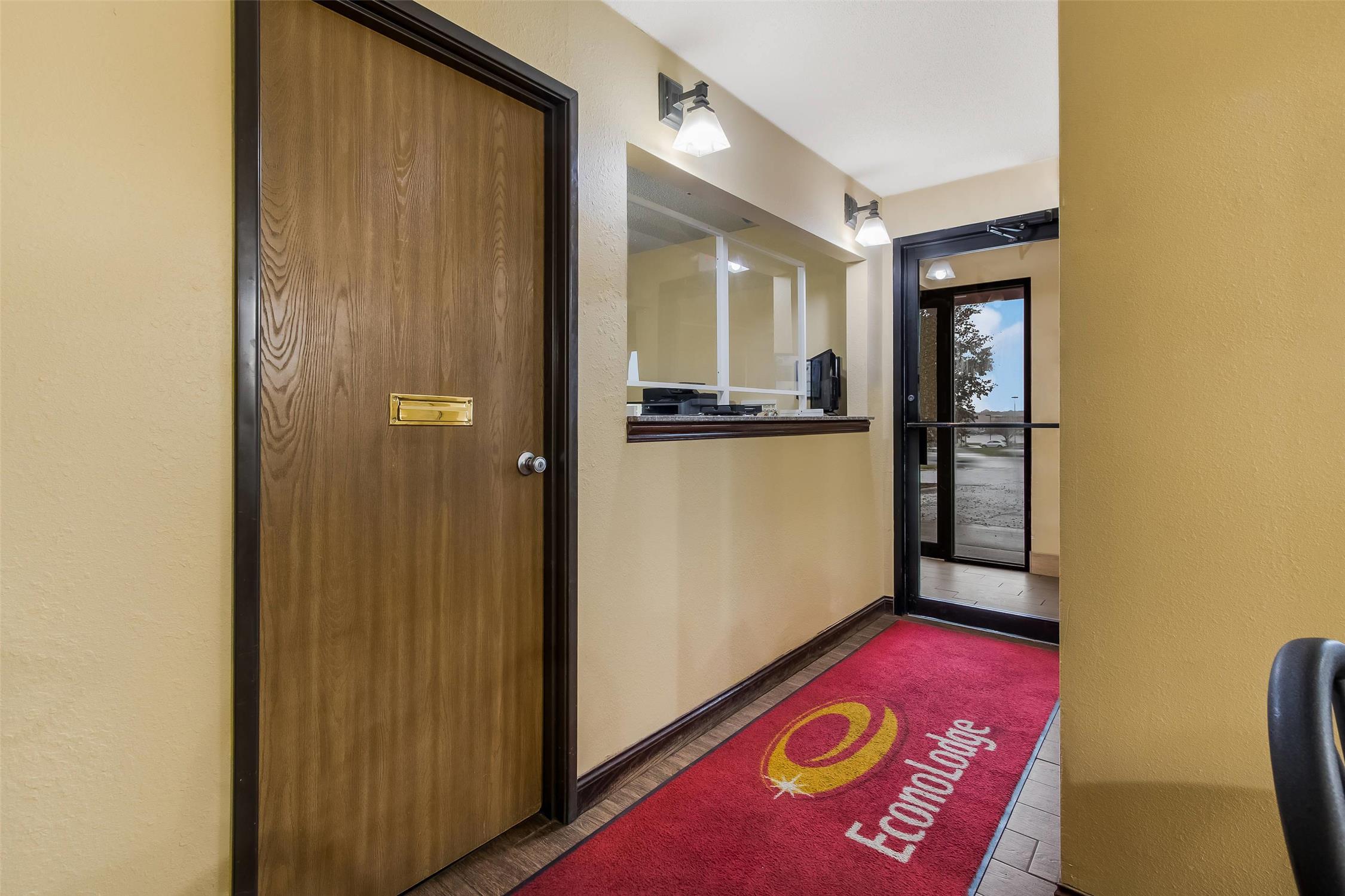 econo lodge inn and suites