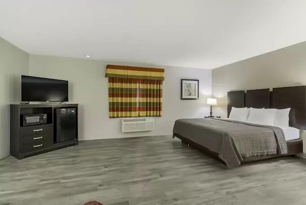 econo lodge inn and suites