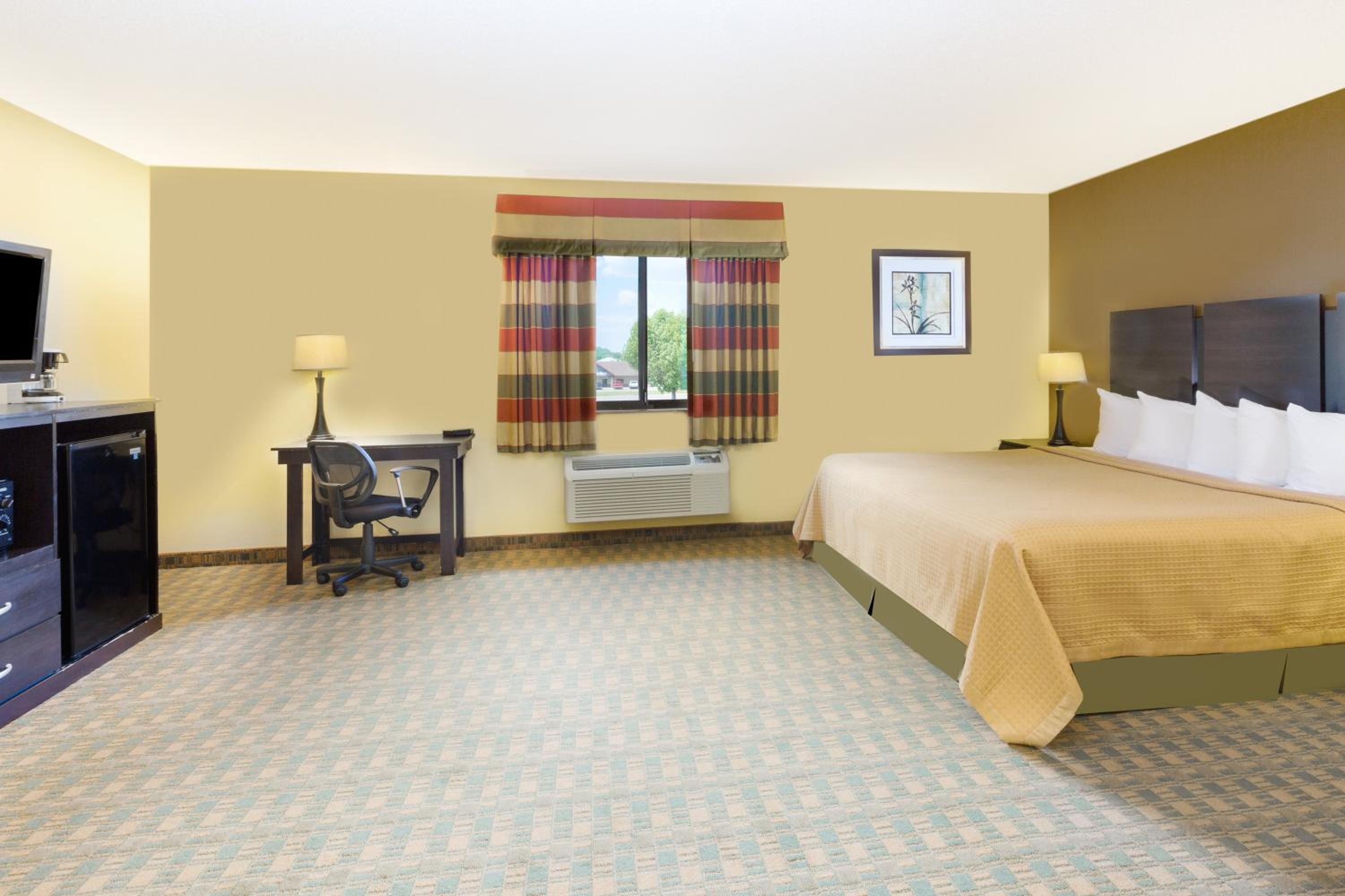 econo lodge inn and suites