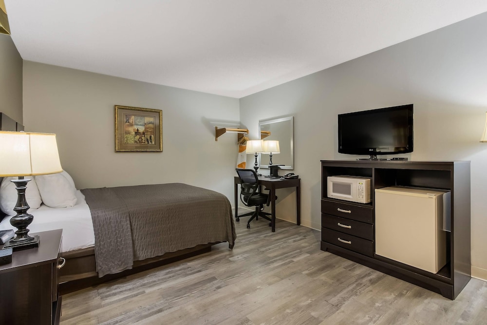econo lodge inn and suites