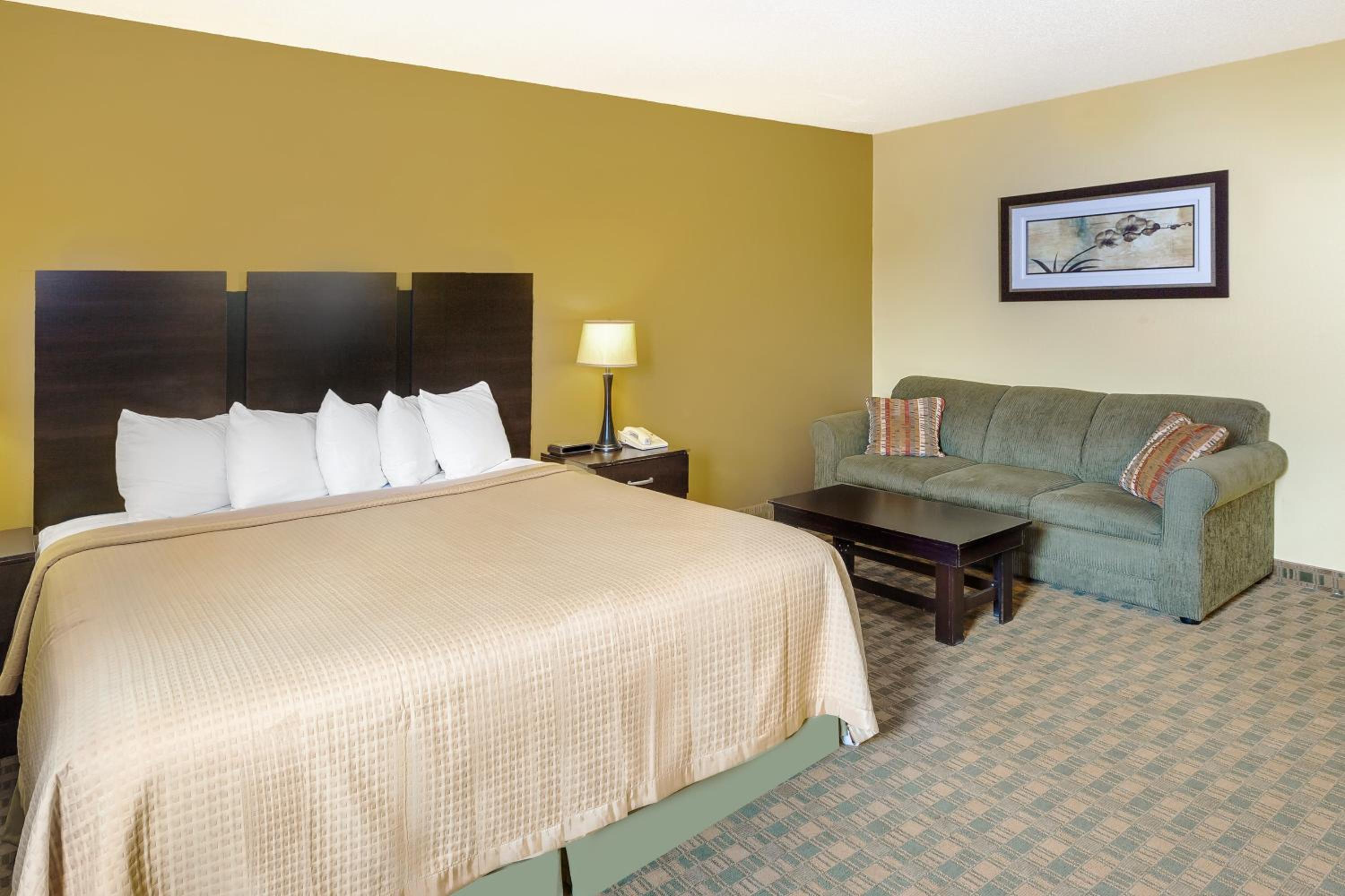 econo lodge inn and suites