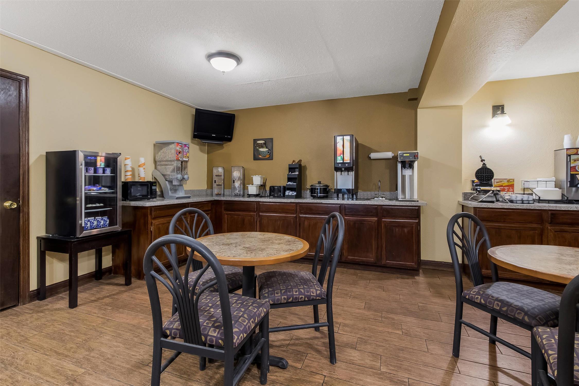 econo lodge inn and suites