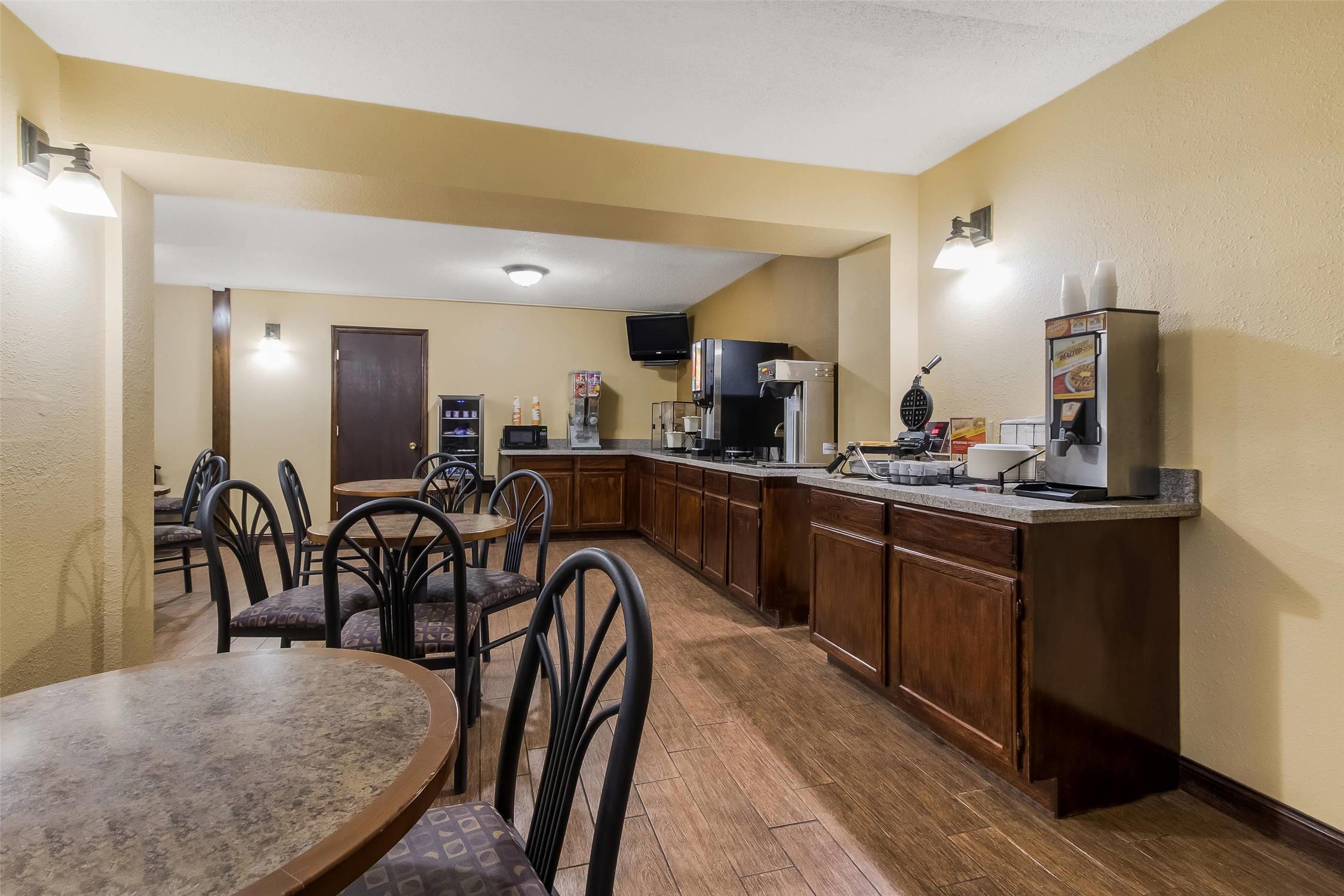 econo lodge inn and suites